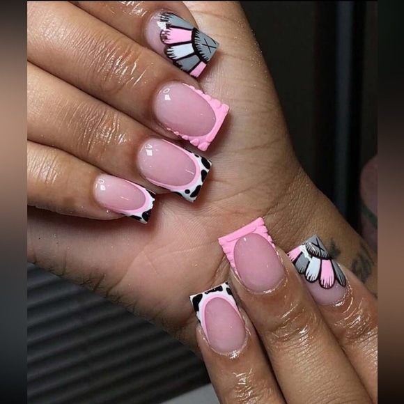 Kaw’s design press on nails - Picture 1 of 5